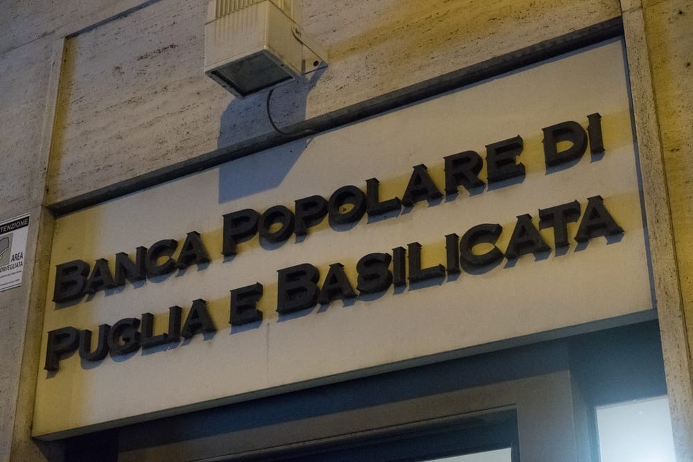 Sospette truffe per oltre un milione di euro a Matera, arrestato ex direttore di Banca