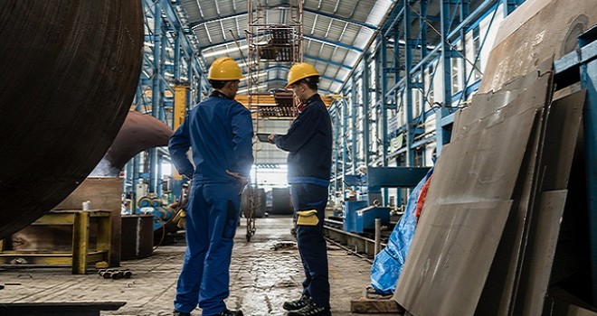 Lavoratori in una fabbrica