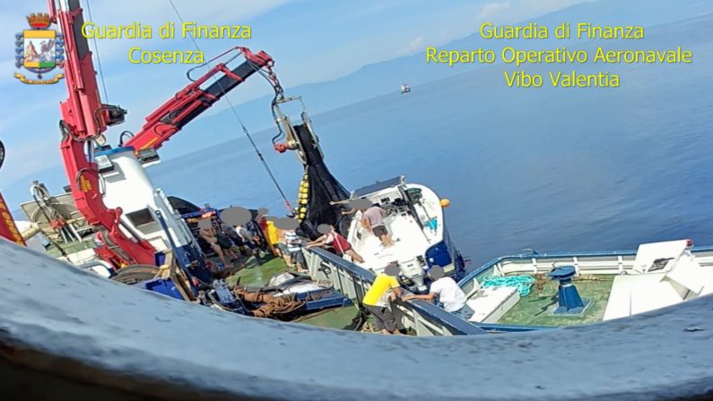 Estorsione e minacce ai pescatori di tonno, arrestate quattro persone in un'inchiesta della Procura di Paola