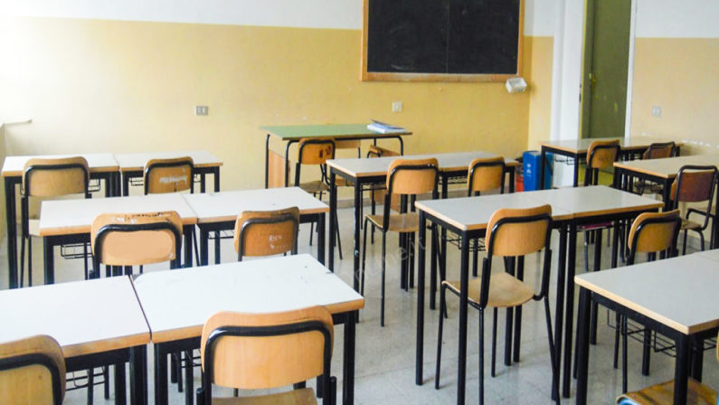 Scuola, i pannelli in plexiglass non risolvono i problemi