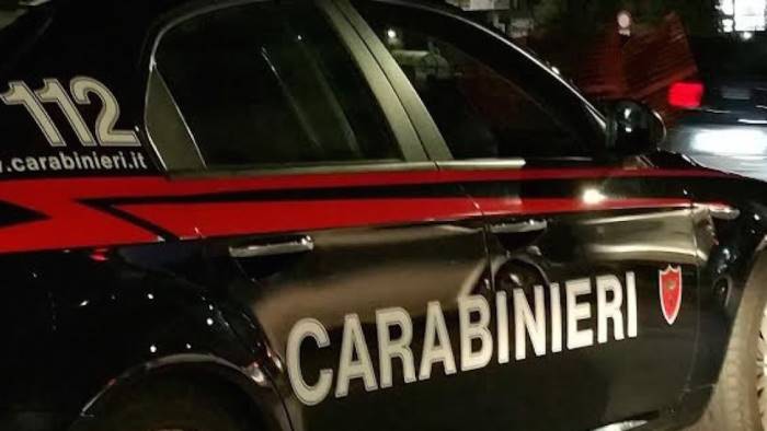 Bomba carta nel Salernitano, danni ad attività commerciale