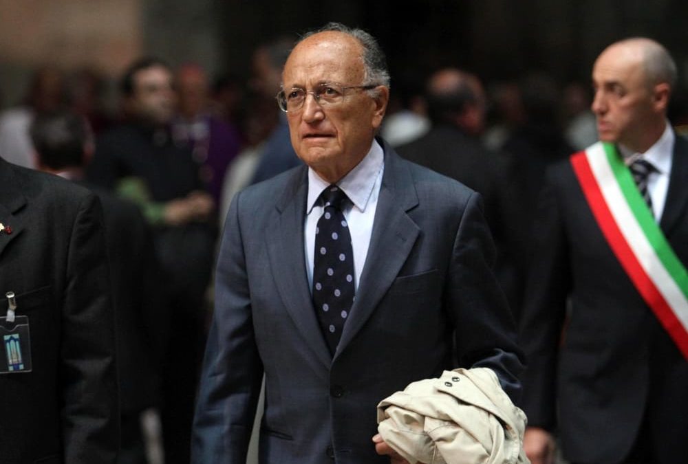 De Magistris, intitoleremo una strada a Borrelli