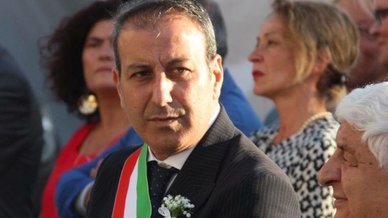 Tentata corruzione, arrestato il sindaco di Palazzo San Gervasio Michele Mastro
