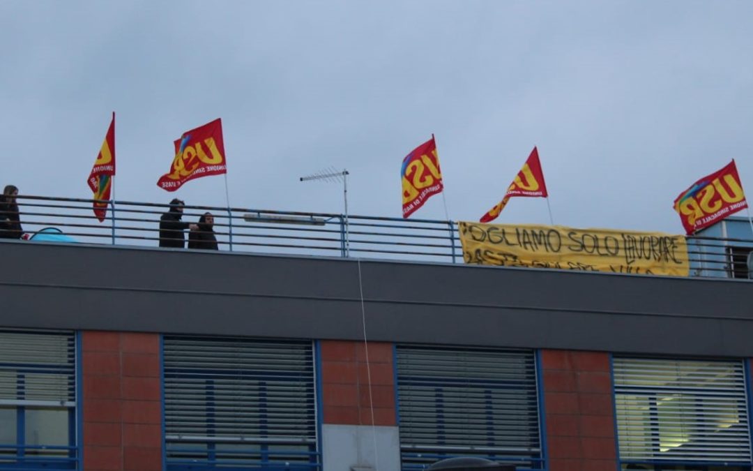 La protesta sul tetto del pronto soccorso