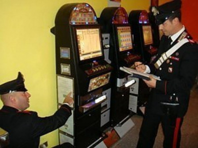 Slot machine clonate, sei indagati nel Salernitano