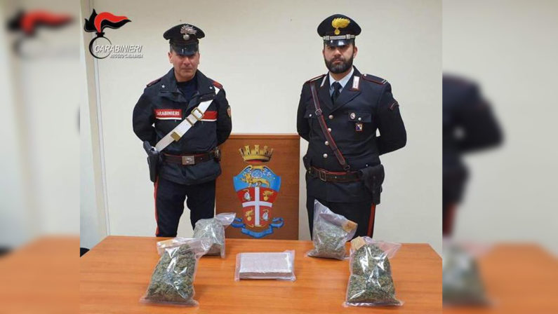 Sorpreso con mezzo milione di euro di droga in macchina, arrestato 28enne nel Reggino