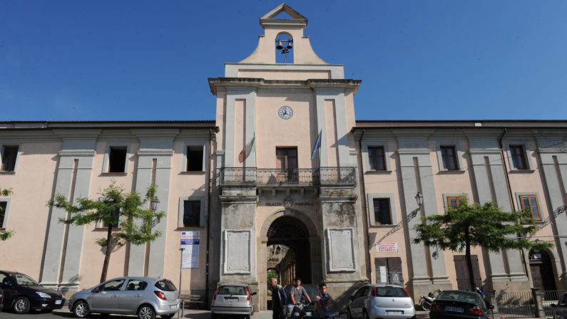 Niente acqua a Soriano per darla a Vibo, il sindaco chiama i carabinieri