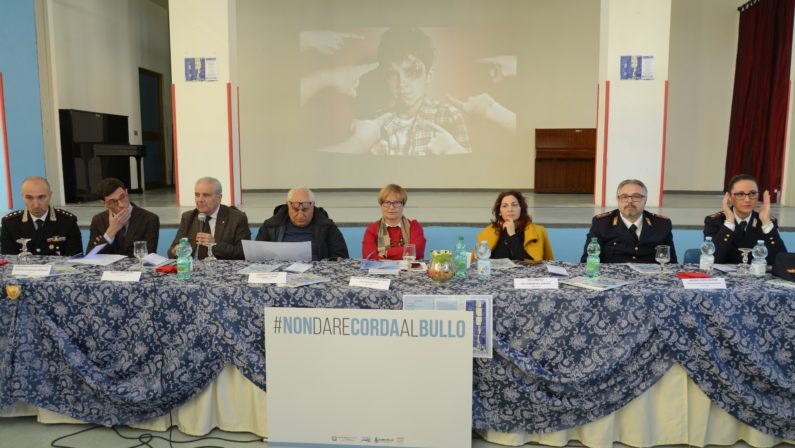 @scuolasenzabulli, la D'Amelio all'Istituto Comprensivo Statale "Iannaccone" di Lioni