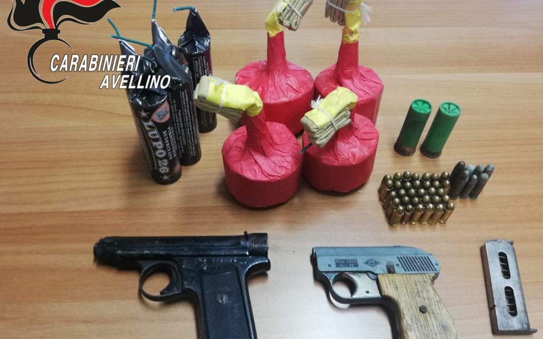 Pistole e munizioni occultate in case: arrestati padre e figlio