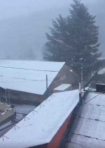 È tornata la neve in Calabria, brusco calo delle temperature e disagi: le previsioni