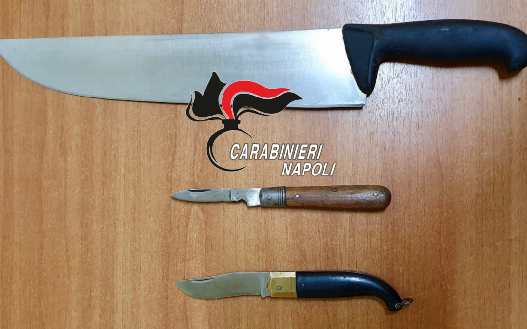 In giro con tre coltelli, carabinieri denunciano 38enne