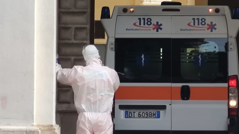 Quarantenne muore d'infarto nel Cosentino, l'ambulanza arriva senza medico