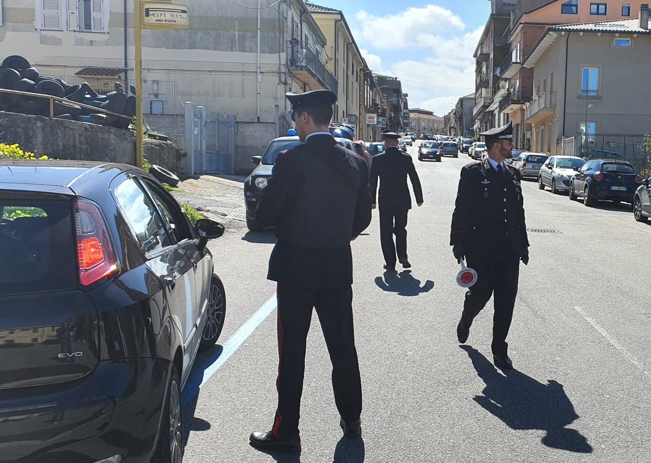 Un posto di controllo nei pressi della Galleria, e il capitano Gianfranco Pino a coordinare le attività