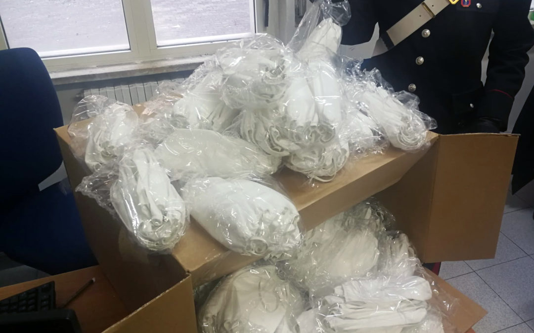 Vende mascherine con rincari del 1200%,  33enne denunciato dai carabinieri