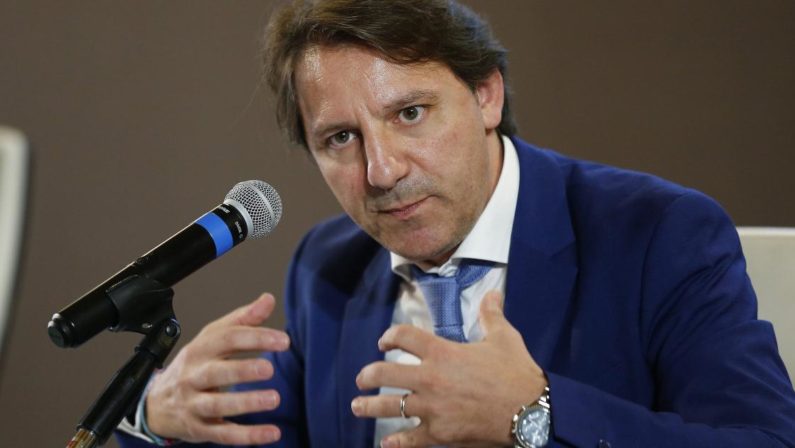 Cassa integrazione e bonus alle partite Iva
Conte all’Inps: «Attivare tutto entro il 15 aprile»