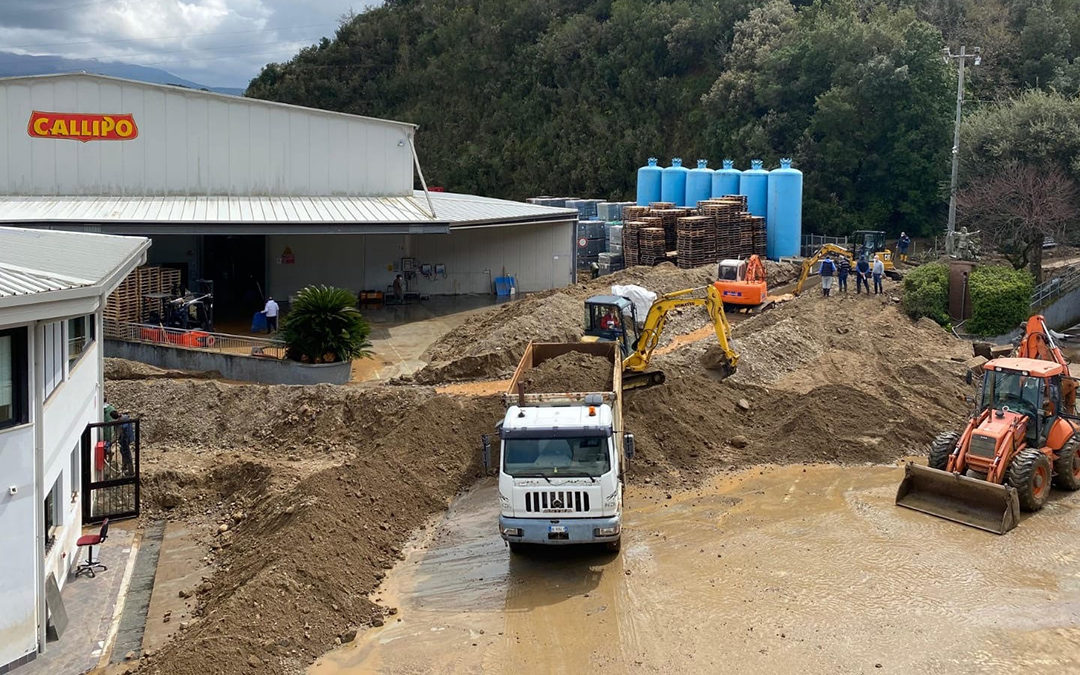 Bomba d’acqua nel Vibonese, iniziata la conta dei danni. Callipo ferma temporaneamente la produzione