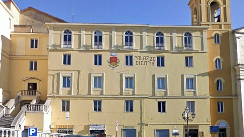 Case popolari in vendita a Rogliano, l’opposizione: «Bando vergognoso»