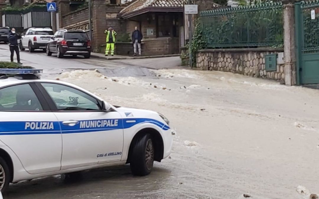 Avellino, salta la condotta dell’Alto Calore: mezza città  senza acqua