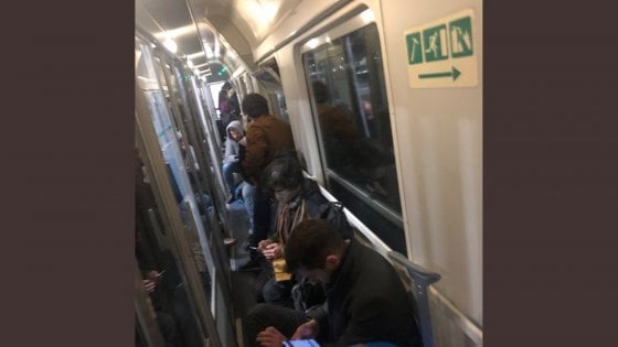 Una foto a bordo di un treno verso il Sud scattata il 9 marzo scorso