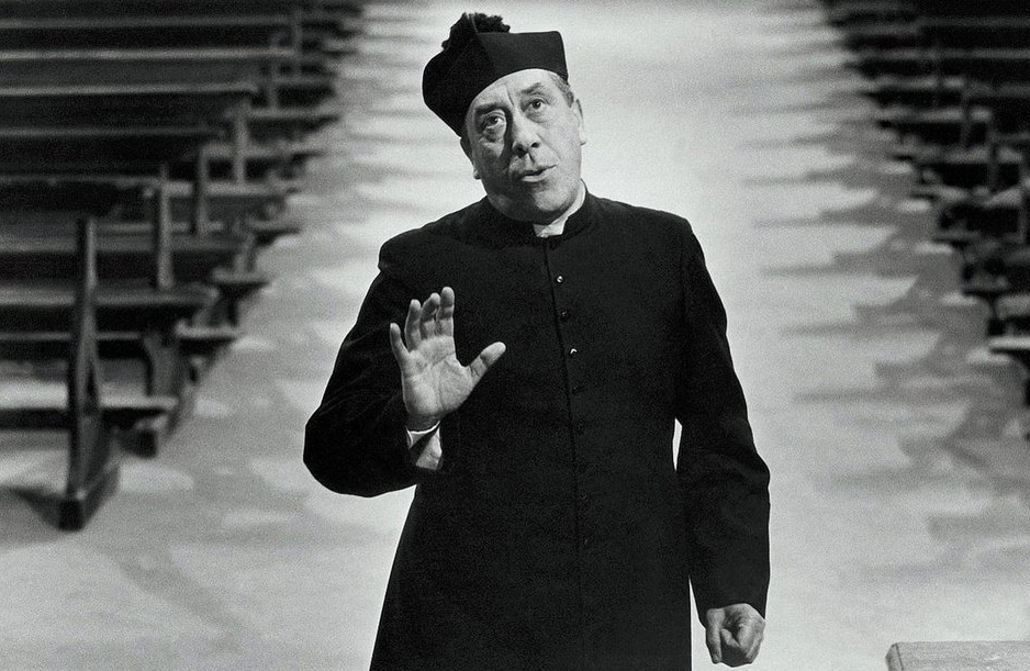 Fernandel nei panni di Don Camillo