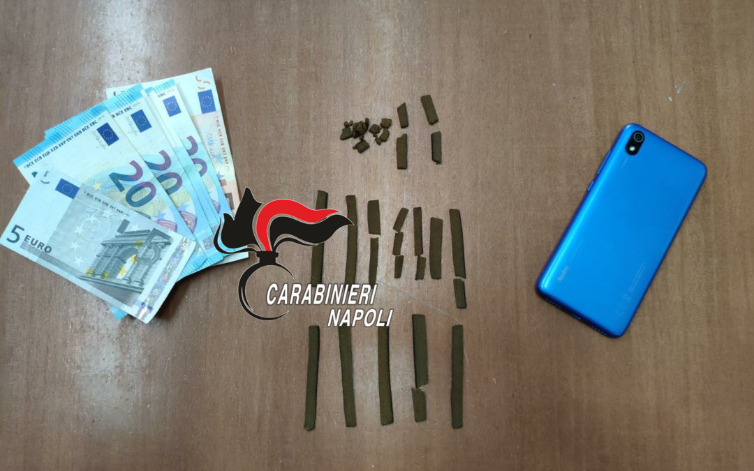 Qualiano: vende hashish in strada, pusher 19enne arrestato