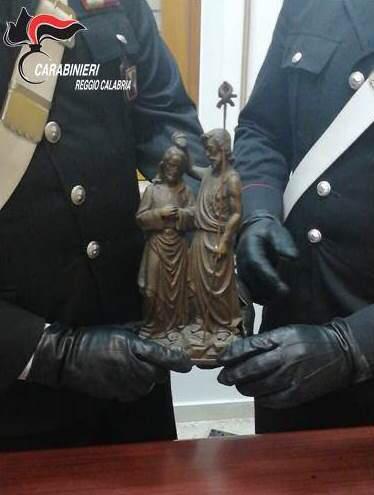 Ruba un computer per farsi dare un passaggio: arrestato. E si scopre in possesso di una scultura rubata