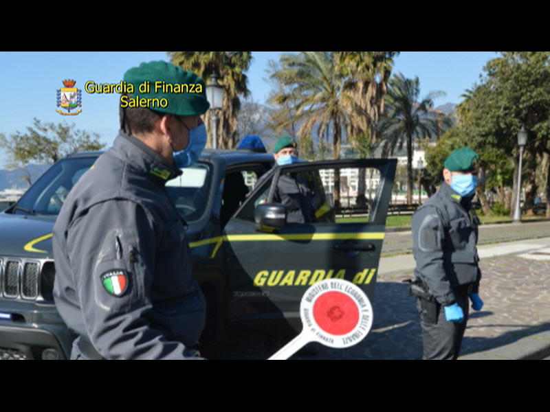 Coronavirus, Pontecagnano: in sella a un calesse in spiaggia: nei guai un uomo