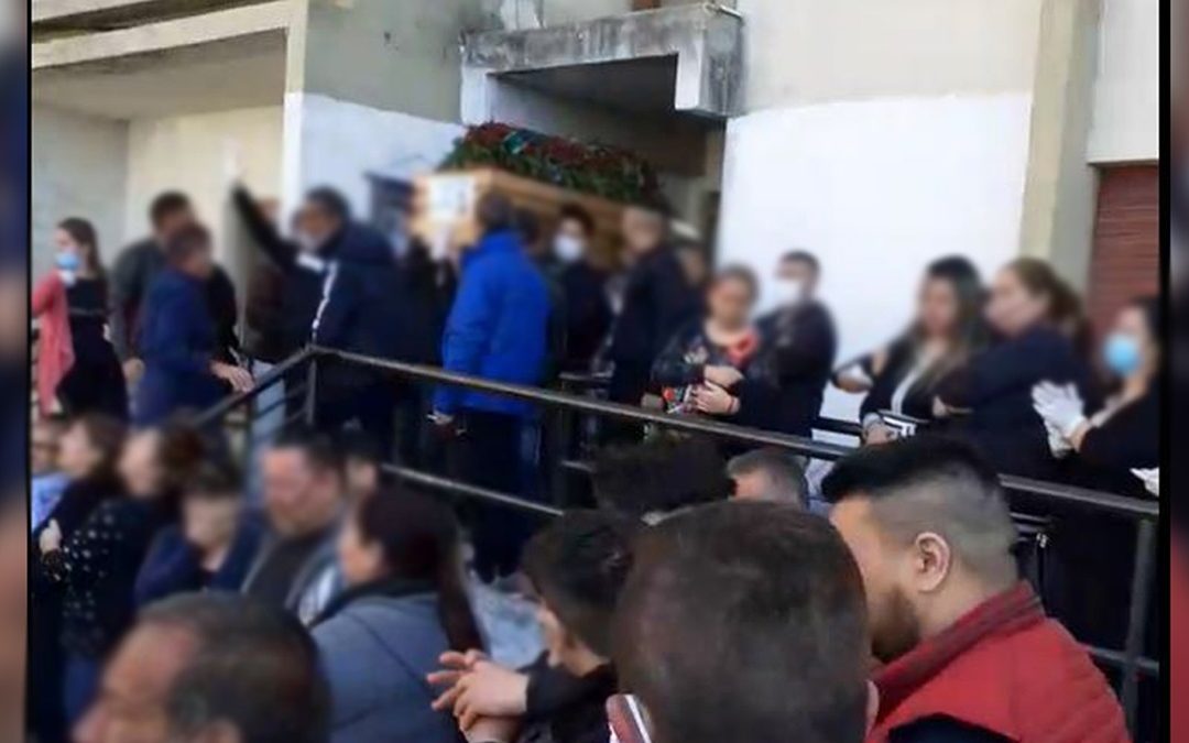 Coronavirus, malgrado i divieti celebrato a Lamezia un funerale in piena regola