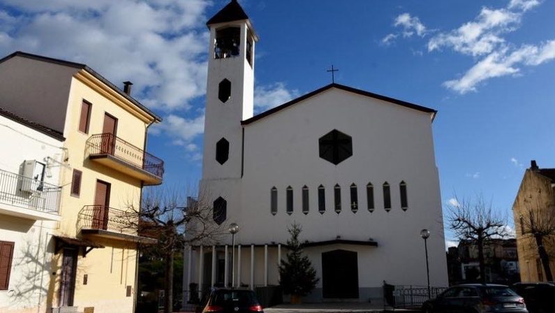 Papa Francesco telefona al parroco di San Giorgio Lucano, il paese del focolaio in una Rsa