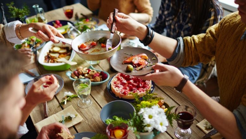 Cena tra amici con musica ad alto volume, sei persone sanzionate in provincia di Avellino