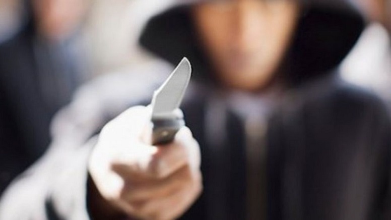 Caivano: rapina farmacia con coltello e mascherina