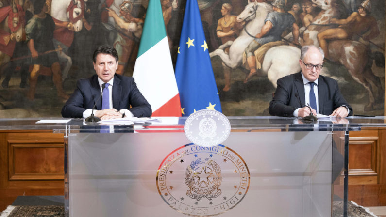 IL DECRETO CHE NON FA RIPARTIRE L’ITALIA
Niente soldi, burocrazia  e regole che non aiutano