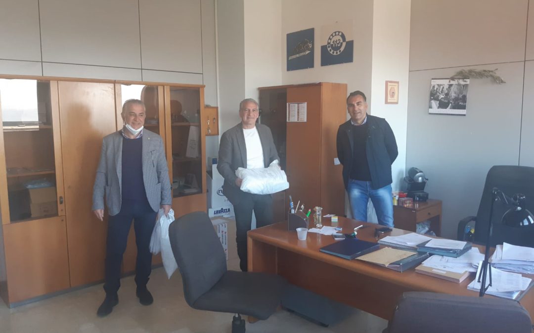 Morabito e Arcuri durante una delle donazioni