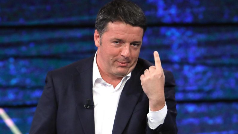 Coronavirus, Renzi su bar e ristoranti aperti in Calabria: «Vivaddio! Che male fanno?»