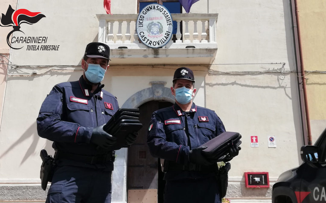 Coronavirus, tablet e computer distribuiti dai carabinieri agli studenti di Castrovillari – VIDEO