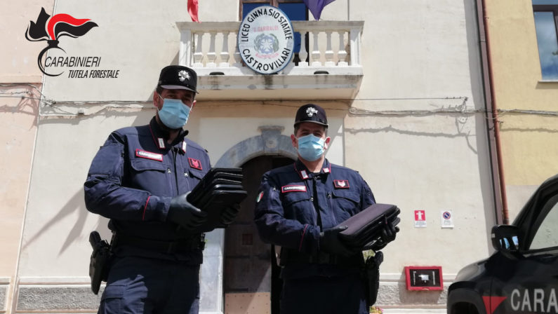 Coronavirus, tablet e computer distribuiti dai carabinieri agli studenti di Castrovillari - VIDEO