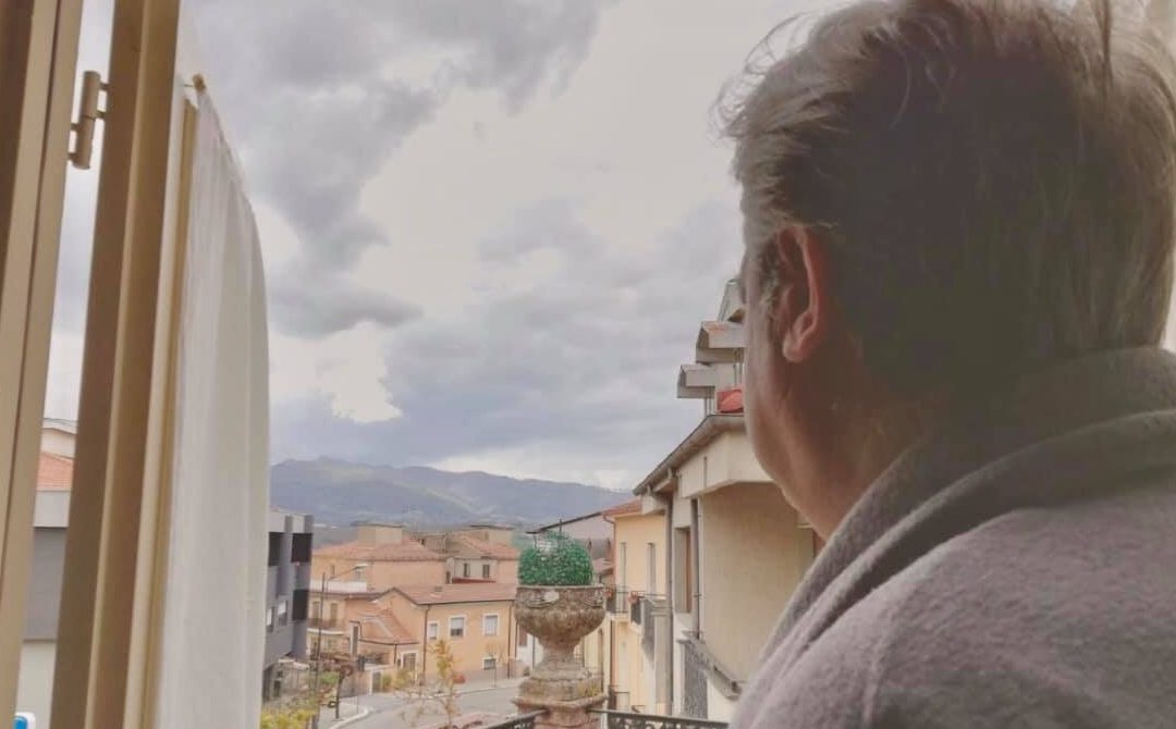 Giovanni Altomare nella sua casa a Rogliano