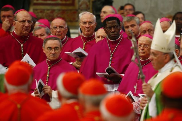 Alcuni vescovi con Papa Francesco