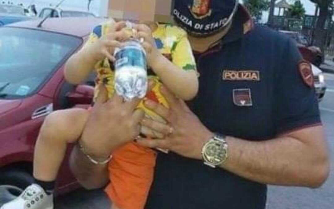 Torre Annunziata:  Bimbo salvato dalla polizia. Il Coisp: “ Eroe”