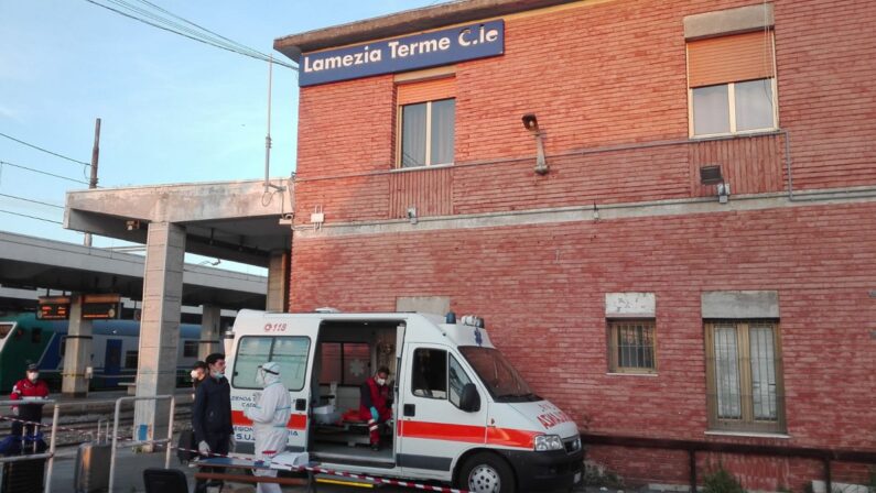 Aggrediti altri due poliziotti alla stazione di Lamezia Terme, il sindacato: «Siamo esasperati»