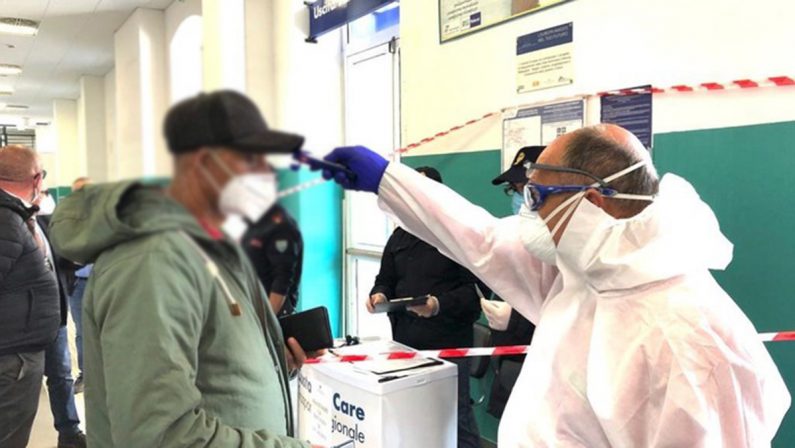 Sospetto Covid sul treno a Paola, viaggiatore risultato negativo al tampone