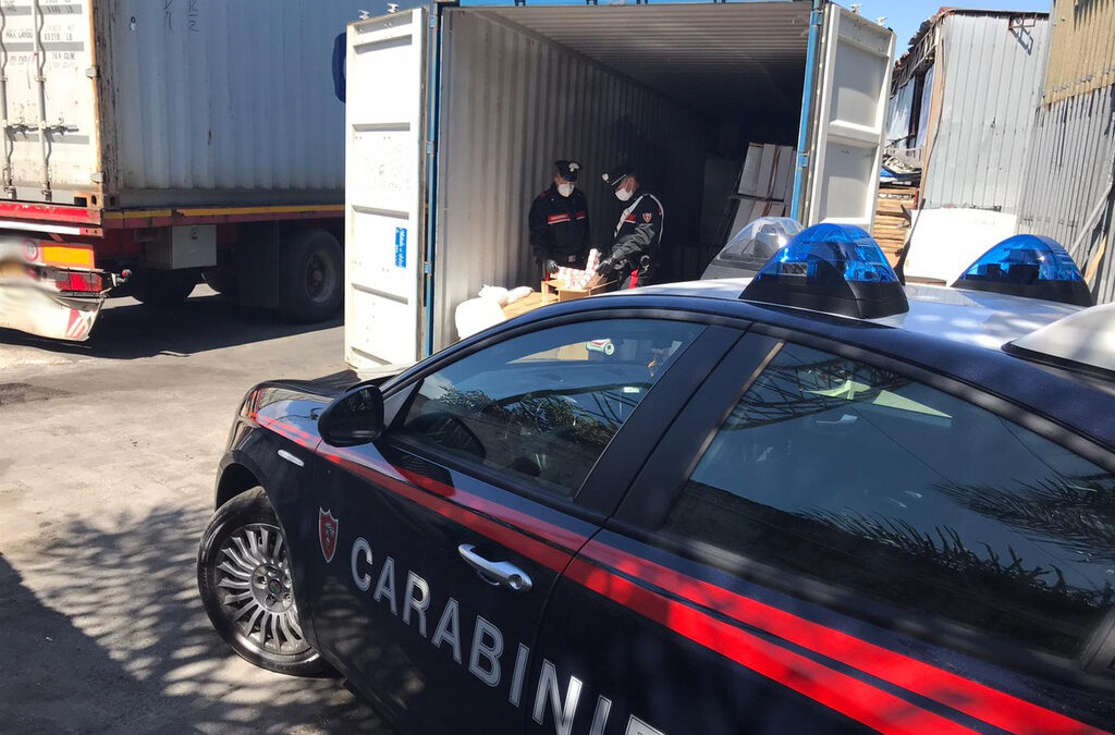 Napoli, maxi sequestro di sigarette stoccate in un container