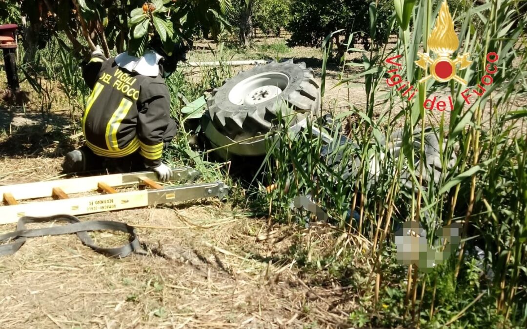 Si ribalta col trattore e muore: tragedia questa mattina in provincia di Cosenza