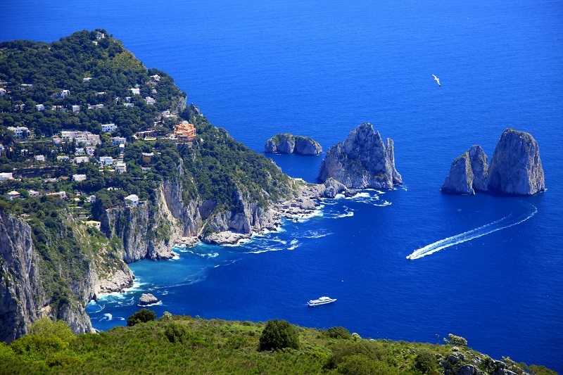 Fase 2: ad Anacapri prenotazione online per fare il bagno sulle spiagge pubbliche