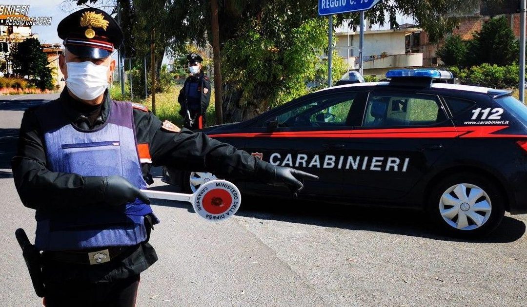 Si barrica in casa dopo per accoltellato una persona, si arrende dopo la negoziazione coi carabinieri