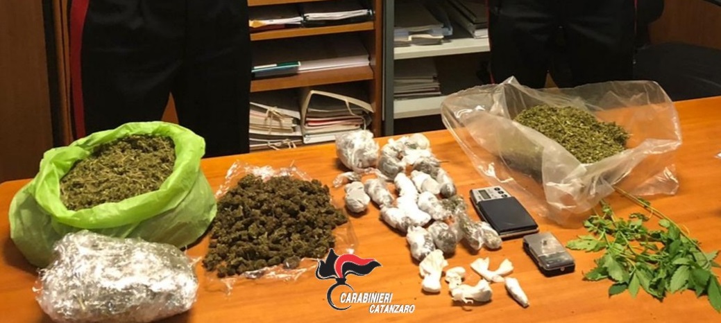 La droga sequestrata nell'abitazione