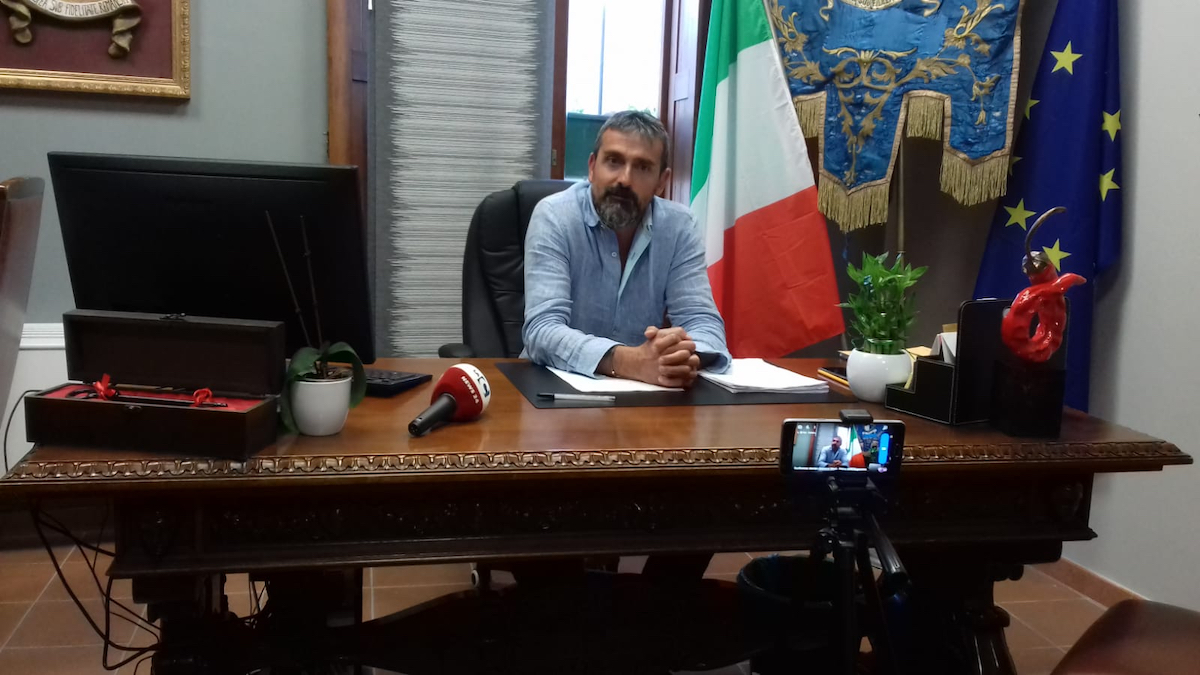 Ordinanze Covid non emesse, assolto il sindaco di Tropea Nino Macrì