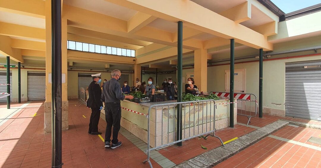 Primi passi verso la normalità: riaprono i mercati a Vibo Valentia – FOTO