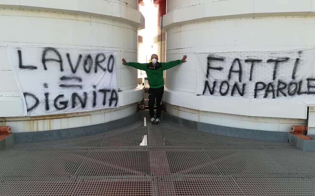 Corigliano Rossano, prosegue la protesta dei due operai della centrale Enel. No al rinnovo del contratto a tempo determinato
