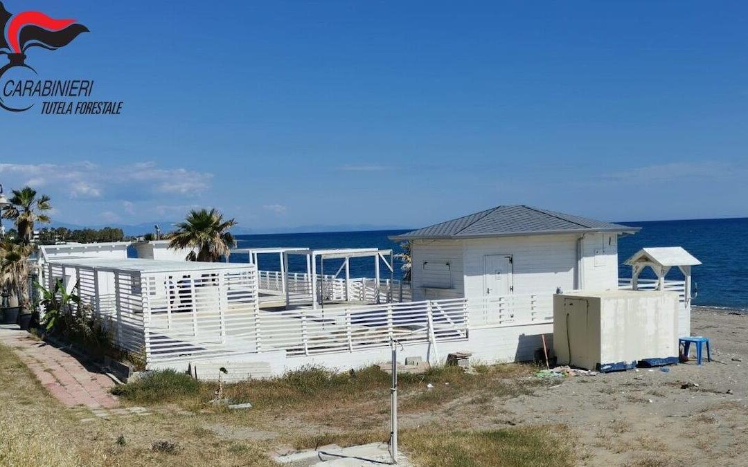 Sequestrato un lido abusivo nel Cosentino: denunce per titolare, progettista e assessore comunale